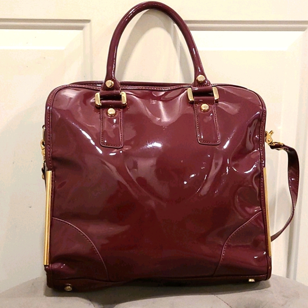 Plum and gold patten leather purse by Ivanka Trump - Picture 4 of 9